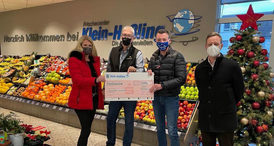 2000 € Spende für den neuen Sportplatz